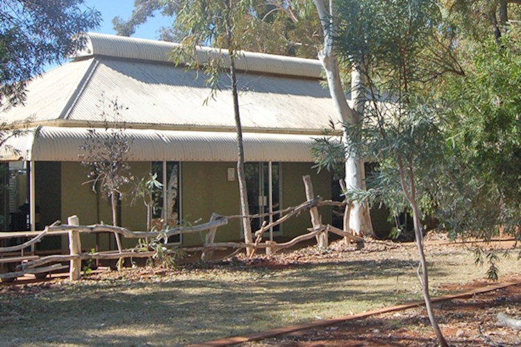 Ayers Rock Outback Pioneer Lodge Backpackers Hostel - 